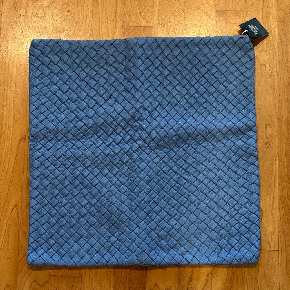 William Sonoma Basket Weave Pillow Cover 22inch
NWT